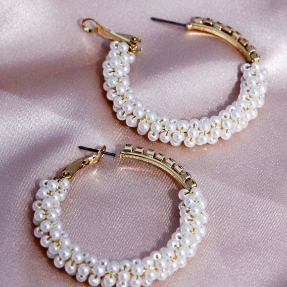 Dainty Pearl Zirconia Hoop Earrings - Picture 4 of 4